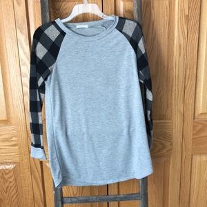Plaid arm baseball T-shirt